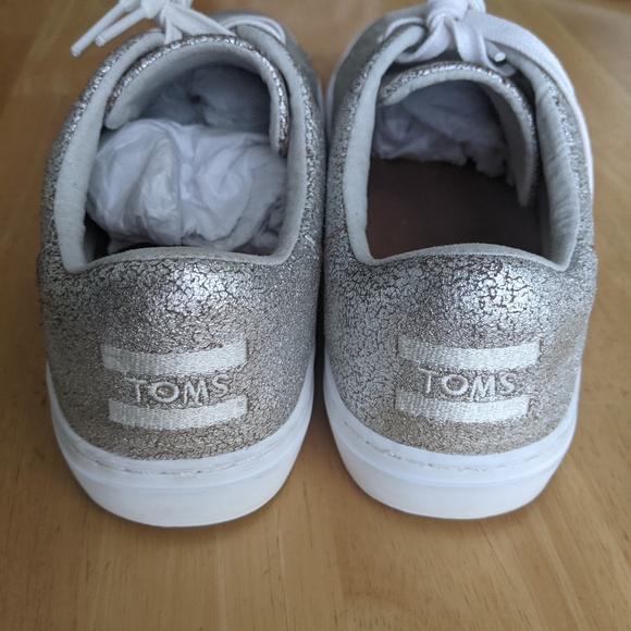 Like New Toms Silver Metallic Leather Lenox Sneakers - Picture 5 of 12
